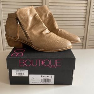 Taupe Butternut Corkys size 8 Booties